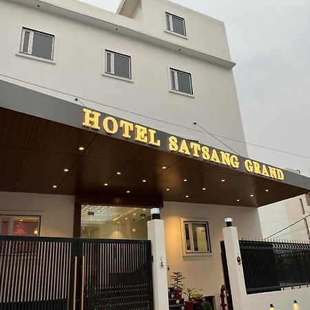 Hotel Satsang Grand فاراناسي المظهر الخارجي الصورة