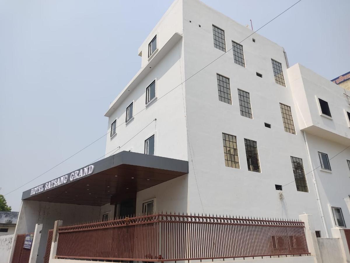 Hotel Satsang Grand فاراناسي المظهر الخارجي الصورة