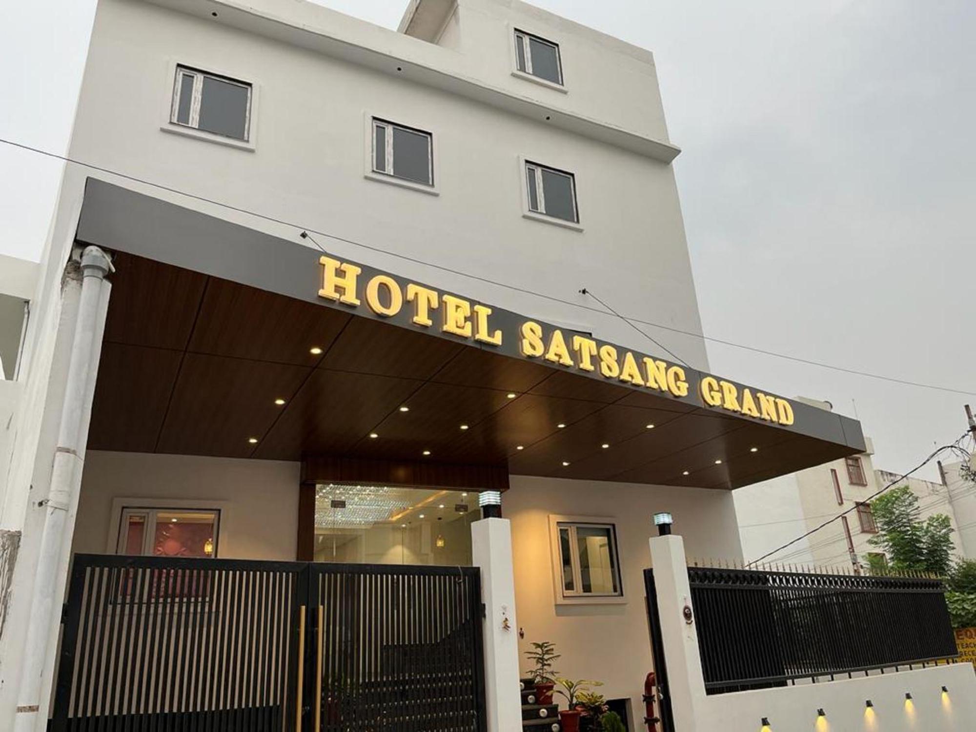 Hotel Satsang Grand فاراناسي المظهر الخارجي الصورة