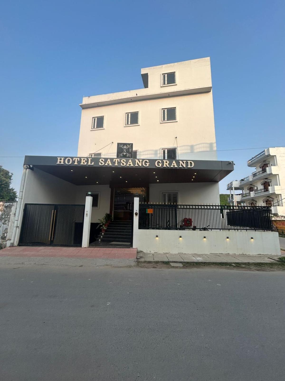 Hotel Satsang Grand فاراناسي المظهر الخارجي الصورة